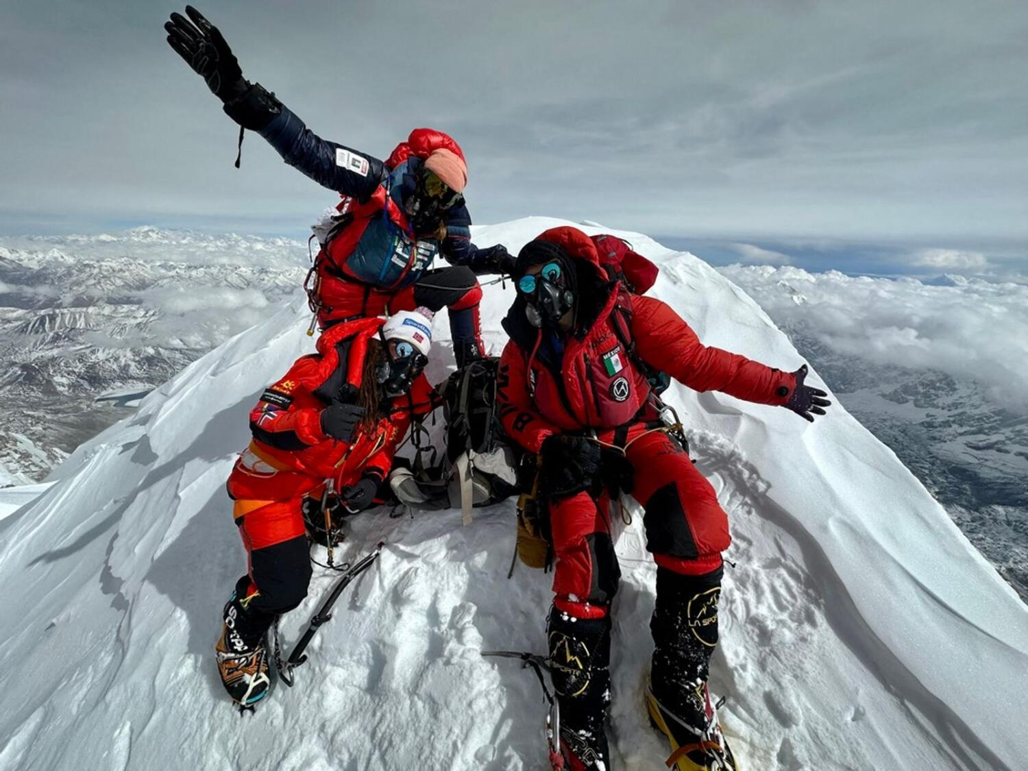 Dupla Norueguesa e Sherpa Nepalesa Estabelecem Recorde como os Mais Rápidos a Escalar os 14 Picos Mais Altos do Mundo