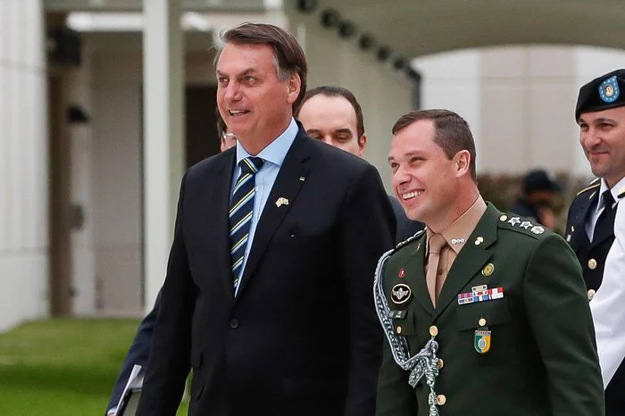 Polícia Federal revela que Mauro Cid negociou joias nos EUA; PF busca documentos junto às autoridades americanas
