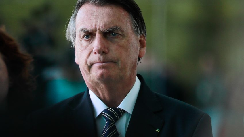 Defesa de Jair Bolsonaro nega apropriação indevida de bens Públicos