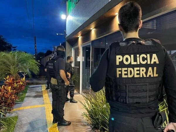 PF Prende Homem que Importava Peças de Armas Ilegalmente dos EUA