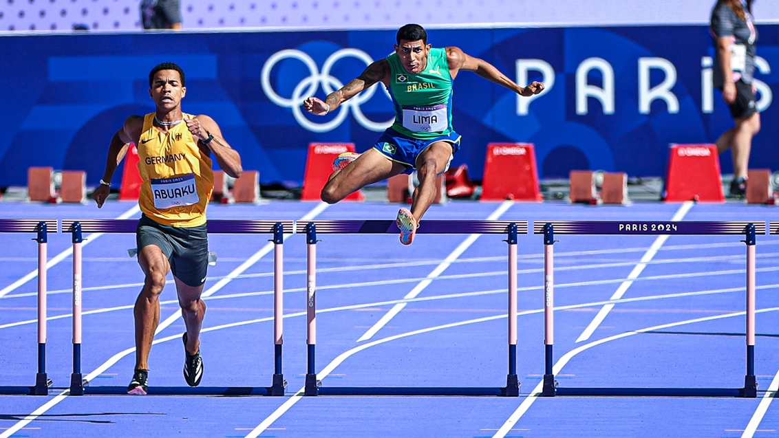 Alison dos Santos e Matheus Lima garantem vagas nas semifinais dos 400m com Barreiras em Paris