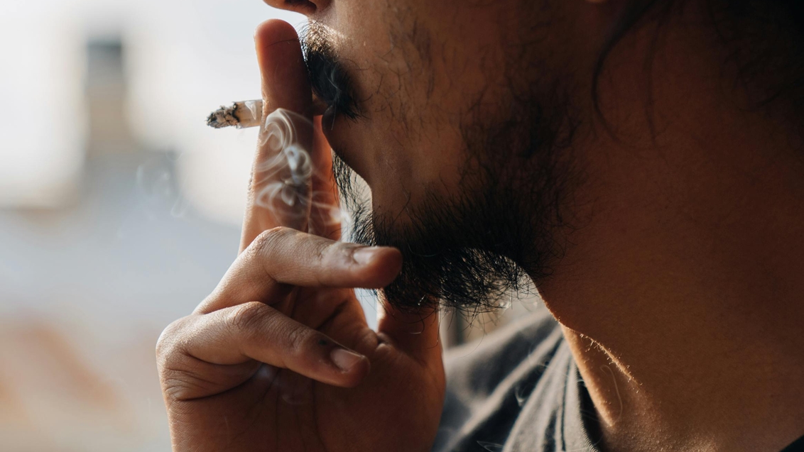 Governo aumenta imposto sobre cigarros e estabelece novo preço mínimo para o maço