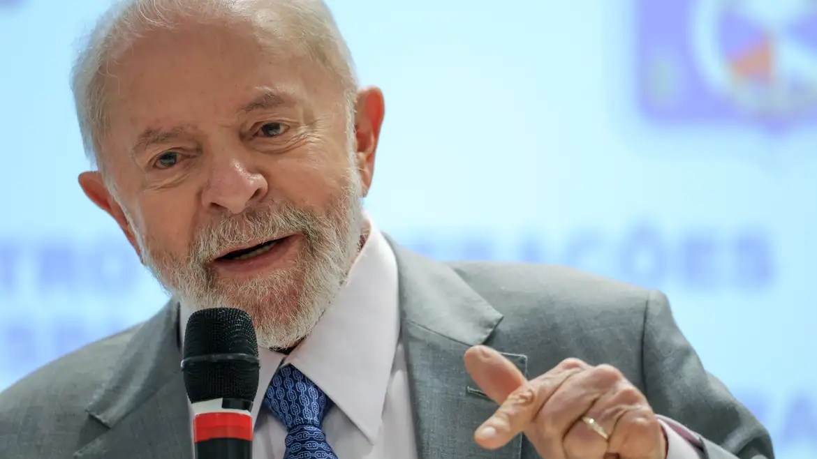 Lula critica privatizações e defende o papel estratégico da Telebras